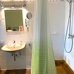 Casa de Férias Reetdachkate Muellerhaus Von 1860 Thalingburen