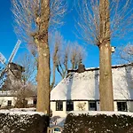 Casa de Férias Reetdachkate Muellerhaus Von 1860