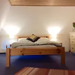 Reetdachkate Muellerhaus Von 1860 Casa de Férias Thalingburen