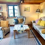 Reetdachkate Muellerhaus Von 1860 Holiday home *