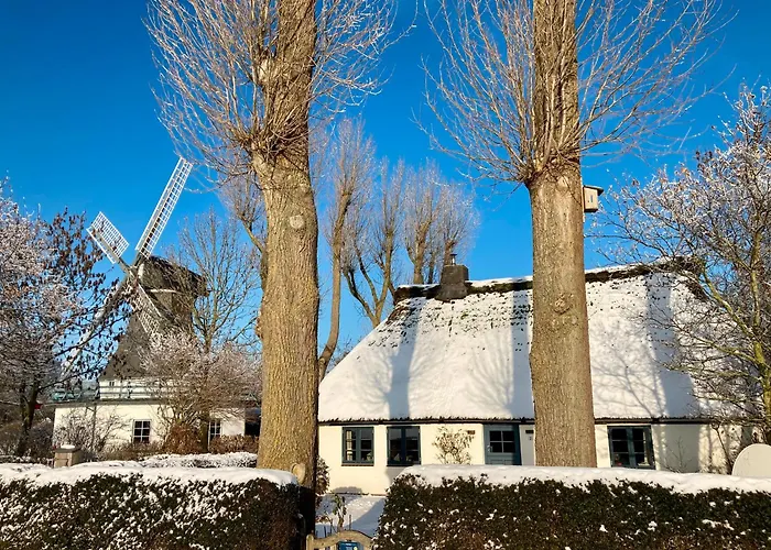 Casa de Férias Reetdachkate Muellerhaus Von 1860