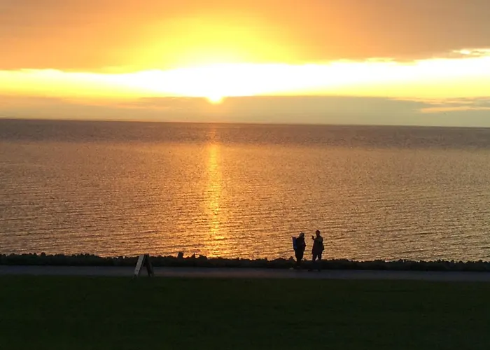 Casa de Férias Reetdachkate Muellerhaus Von 1860 Thalingburen